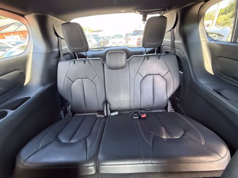 Used 2020 Chrysler Pacifica Touring-L AWD/4WD image 22