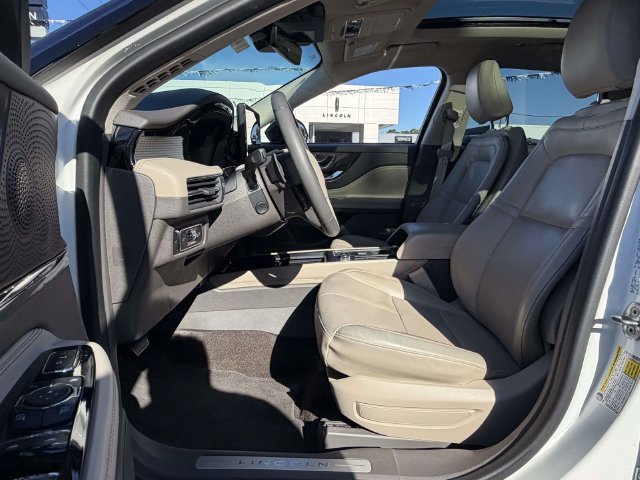 Used 2023 Lincoln Corsair AWD w/ Equipment Group 101A image 9
