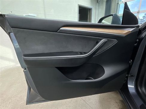 Used 2023 Tesla Model Y Long Range image 8