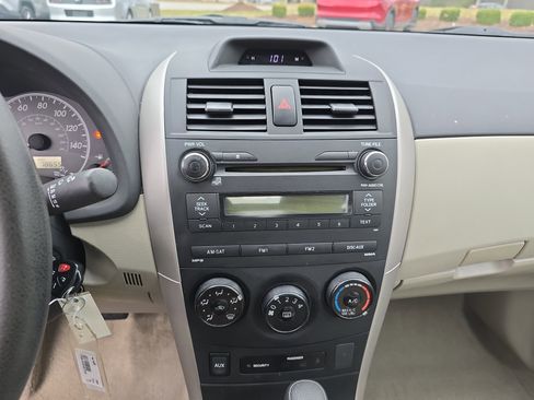 Used 2013 Toyota Corolla L image 17