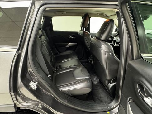 Used 2018 Jeep Cherokee Latitude Plus image 16