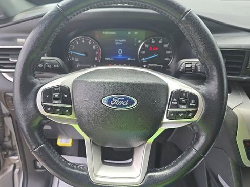 Used 2023 Ford Explorer XLT w/ Equipment Group 202A AWD/4WD image 5