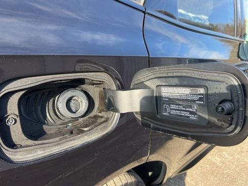 Certified 2025 Volvo XC60 B5 Plus AWD/4WD image 22