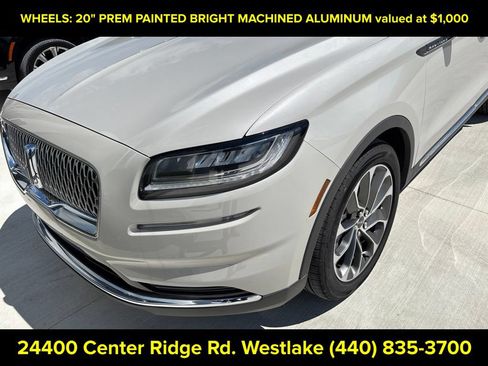 Used 2023 Lincoln Nautilus Reserve AWD/4WD image 3