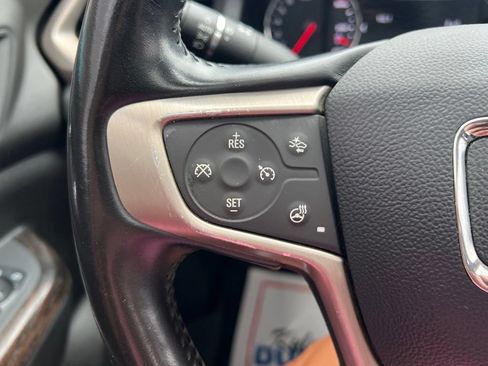 Used 2021 GMC Acadia Denali w/ Denali Technology Package FWD image 16
