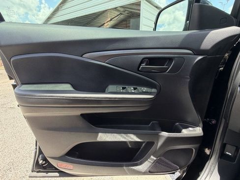 Used 2025 Honda Ridgeline Sport image 17