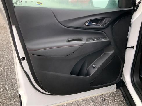 Used 2023 Chevrolet Equinox RS FWD image 21