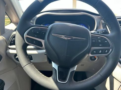 Used 2023 Chrysler Pacifica Touring-L w/ Road Tripper Package AWD/4WD image 22