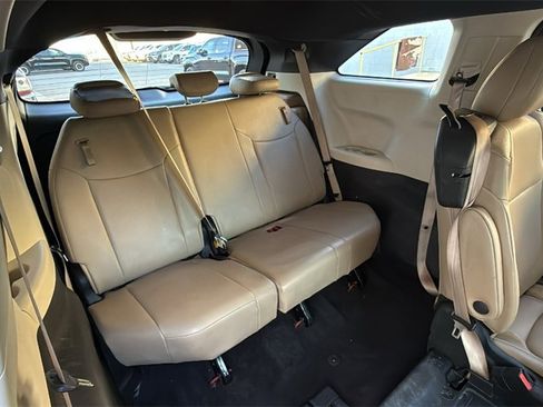 Used 2023 Toyota Sienna XLE image 28