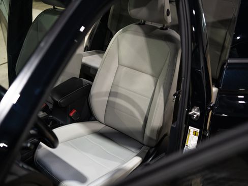 Used 2021 Volkswagen Tiguan SE R-Line image 32