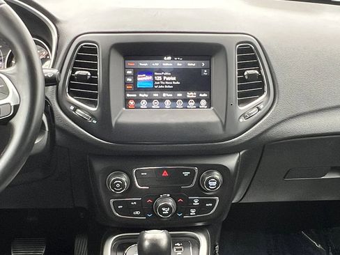 Used 2019 Jeep Compass Latitude image 21