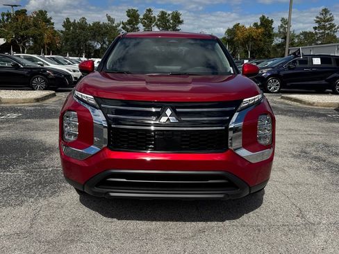 New 2025 Mitsubishi Outlander ES image 2