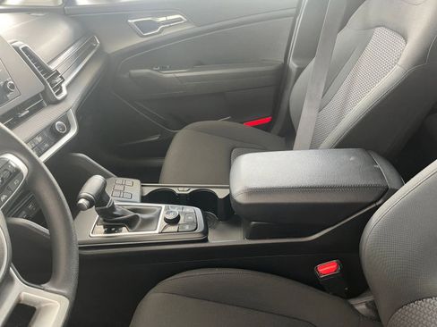 Used 2025 Kia Sportage LX image 40