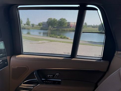 Used 2023 Land Rover Range Rover Autobiography AWD/4WD image 23