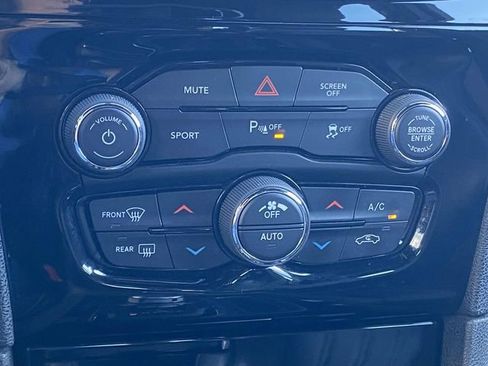 Used 2023 Chrysler 300 S image 29