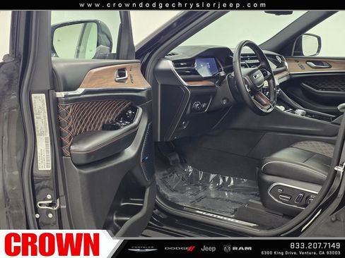 Used 2023 Jeep Grand Cherokee Summit w/ Adv Protech Group IV AWD/4WD image 28