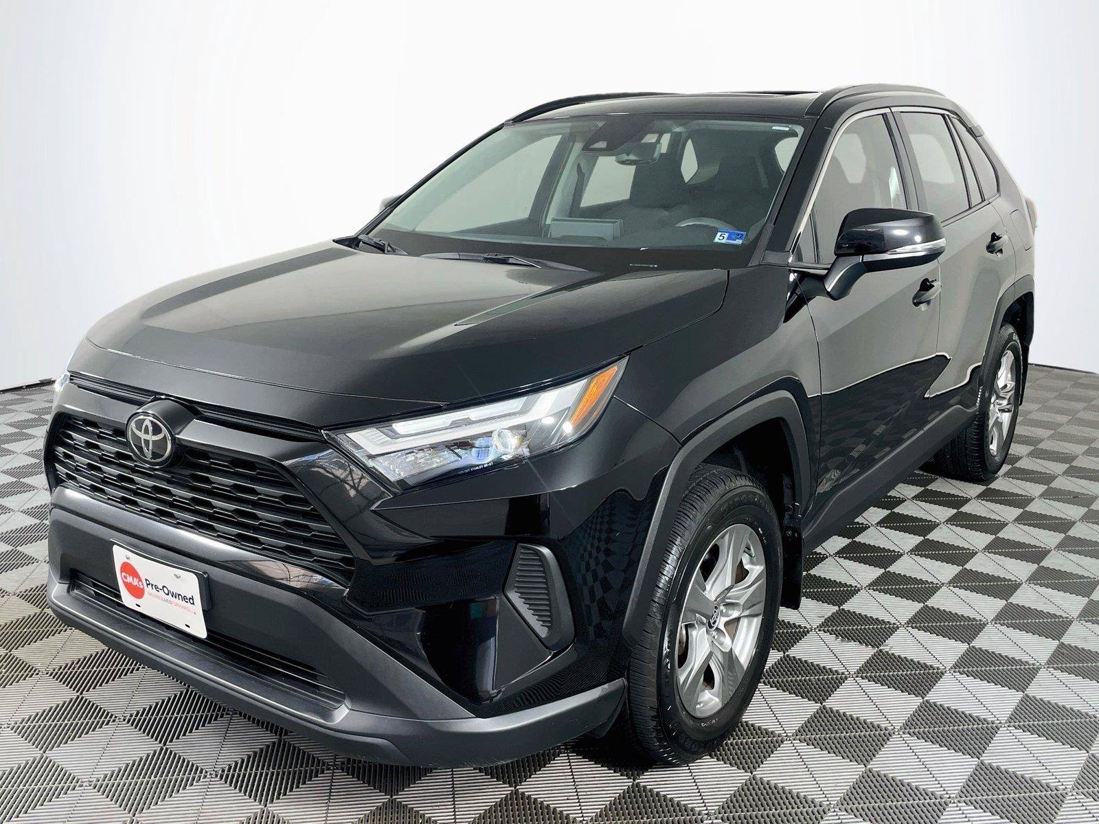 Used 2024 Toyota RAV4 XLE w/ Convenience Package FWD image 3