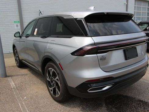 Used 2025 Lincoln Nautilus Premier AWD/4WD image 6