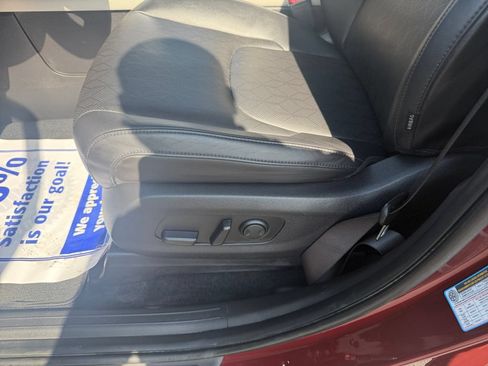 Used 2023 Kia Carnival LX FWD image 13