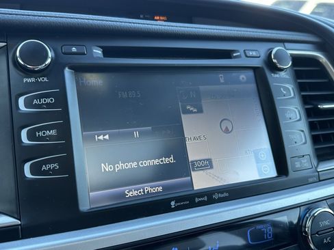 Used 2018 Toyota Highlander XLE image 27