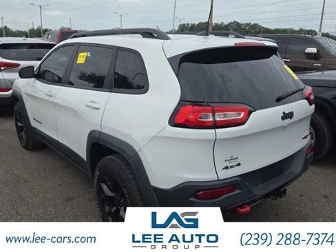 Used 2016 Jeep Cherokee Trailhawk w/ Comfort/Convenience Group AWD/4WD image 2