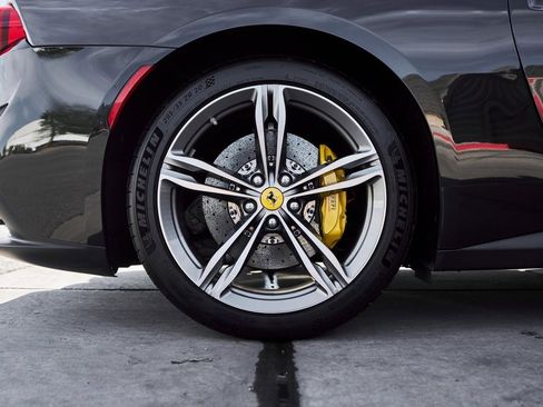 Used 2018 Ferrari GTC4Lusso image 25