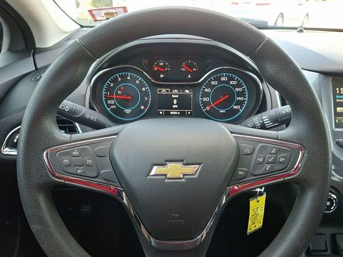 Used 2017 Chevrolet Cruze LT image 19