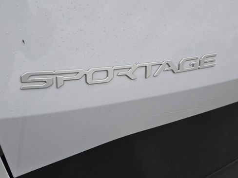 Used 2023 Kia Sportage EX image 28
