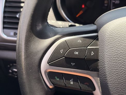 Used 2019 Jeep Grand Cherokee Laredo RWD image 27