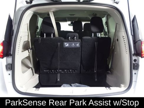 Used 2021 Chrysler Voyager L image 13