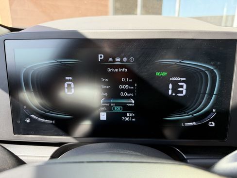 Used 2024 Kia Niro LX FWD image 18