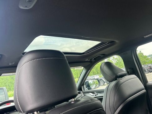 New 2025 Jeep Grand Cherokee Laredo image 8