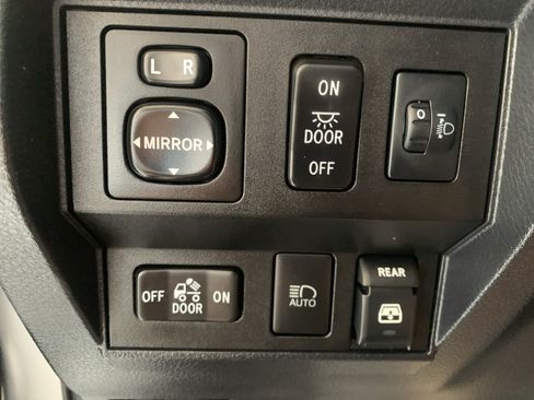 Used 2019 Toyota Tundra SR5 w/ SR5 Upgrade Package AWD/4WD image 29