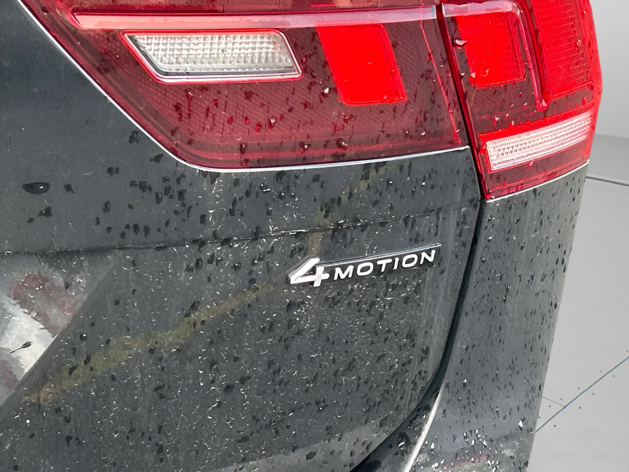 Used 2022 Volkswagen Tiguan SE R-Line AWD/4WD image 8