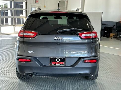 Used 2016 Jeep Cherokee Latitude w/ Comfort/Convenience Group FWD image 23
