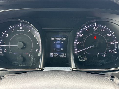 Used 2018 Toyota Avalon Touring image 24