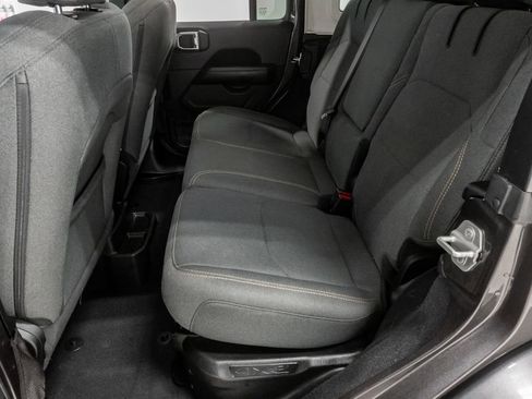 Used 2025 Jeep Wrangler Unlimited Sahara AWD/4WD image 25