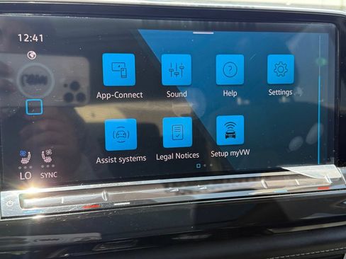 Used 2024 Volkswagen Atlas SE w/ Panoramic Sunroof Package FWD image 27
