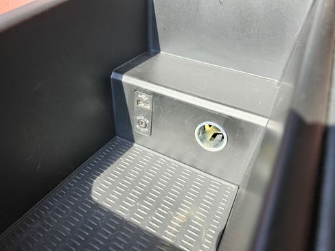 Used 2011 BMW X3 xDrive28i image 32