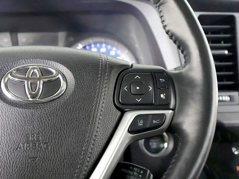 Used 2018 Toyota Sienna Limited image 31