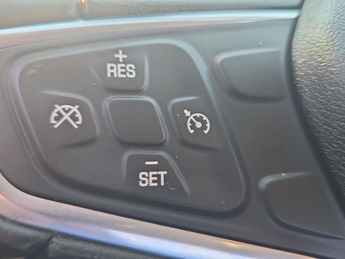 Used 2019 Chevrolet Equinox LT FWD image 12