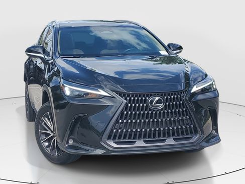 Used 2023 Lexus NX 250 FWD image 2