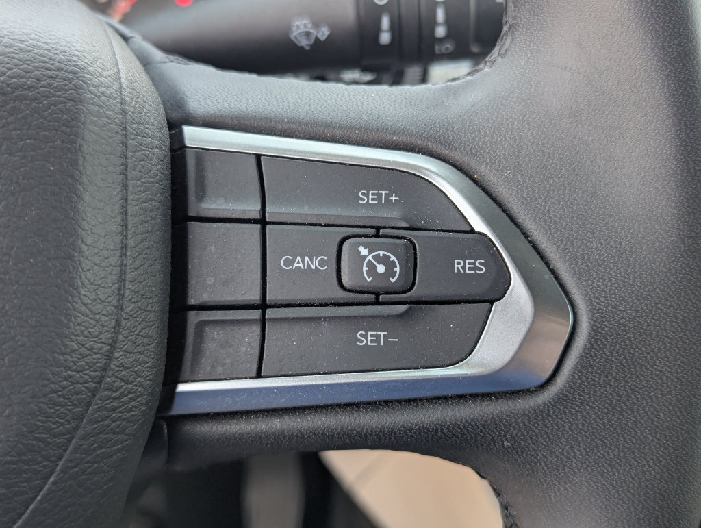Used 2024 Jeep Compass Latitude AWD/4WD image 17