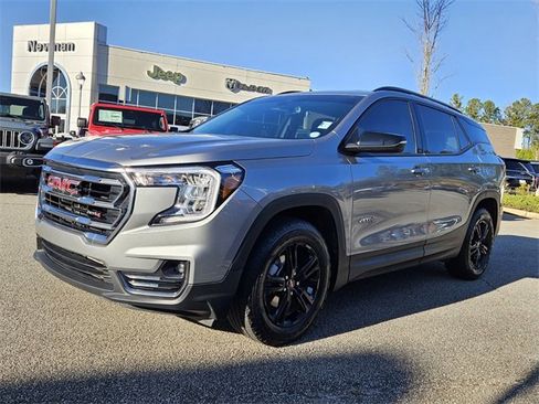 Used 2024 GMC Terrain AT4 image 4