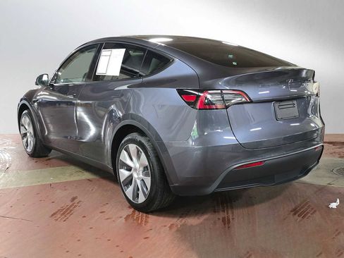 Used 2023 Tesla Model Y 2WD image 5