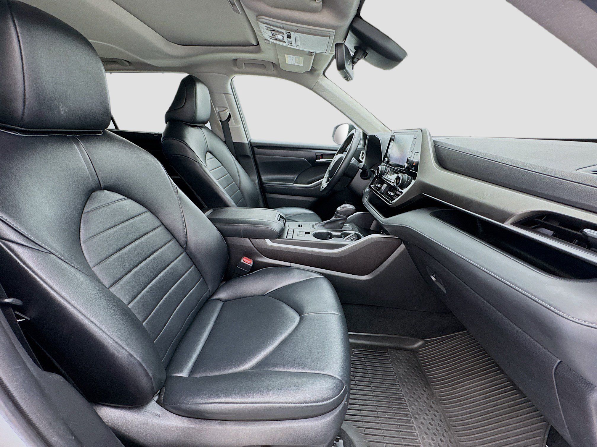 Used 2022 Toyota Highlander XLE AWD/4WD image 21