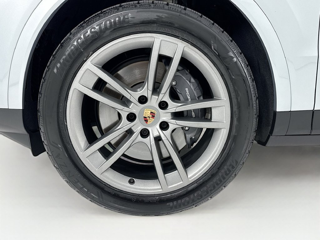 Certified 2026 Porsche Cayenne Coupe AWD/4WD image 33