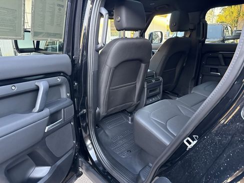Used 2025 Land Rover Defender 110 S image 28