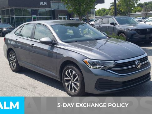Used 2024 Volkswagen Jetta S FWD image 3