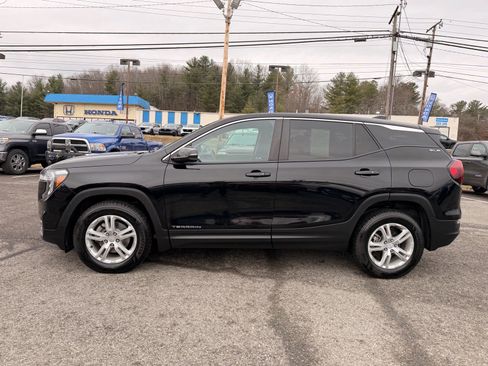 Used 2023 GMC Terrain SLE image 3